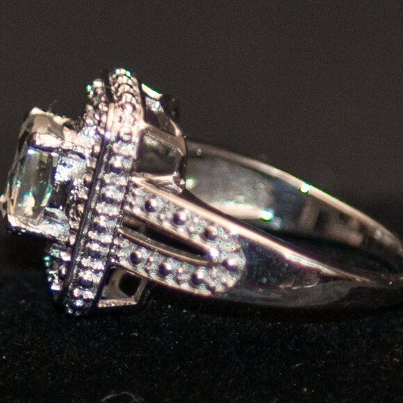 Green Sapphire & Diamond Halo Ring Size 7.75 - Picture 2 of 4